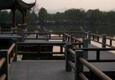 杭州西湖九曲桥的来历-爱问AIOFO